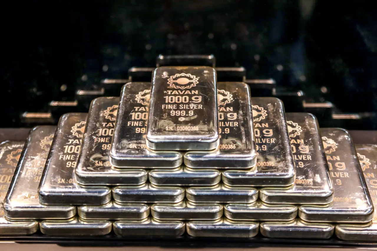 چرا قیمت نقره بیشتر شد؟ طلا و نقره گران‌تر می‌شوند؟