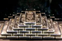 پیش‌بینی عملکرد بهتر نقره جهانی نسبت به طلا در سال 2025 