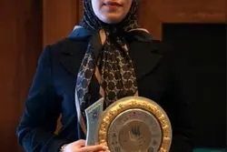  مهندس ضرغام‌زاده، مدیرعامل شرکت صنایع غذایی پدیدار، نشان عالی «مدیر سال» را دریافت کرد