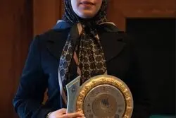  مهندس ضرغام‌زاده، مدیرعامل شرکت صنایع غذایی پدیدار، نشان عالی «مدیر سال» را دریافت کرد
