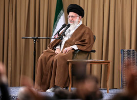 رهبر انقلاب در دیدار با کارگران: اعتبارات بانکی به سمت تولید هدایت بشود