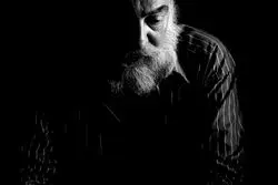 ستاره‌ای در آسمان چاووش: پرویز مشکاتیان و نغمه‌های ماندگارش