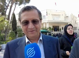 همتی: یکسان‌سازی نرخ ارز با هماهنگی کامل تیم اقتصادی است + فیلم