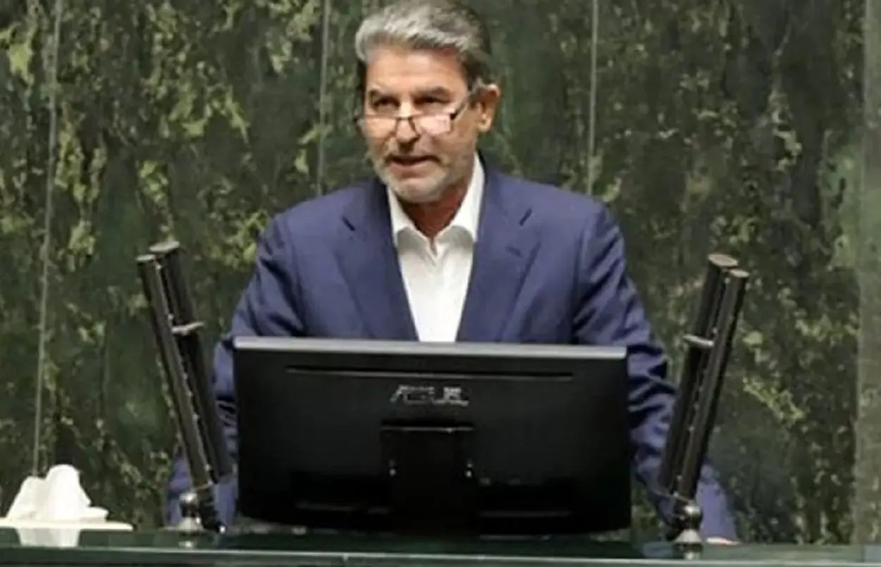 ادعای عضو کمیسیون امنیت ملی مجلس درباره تحویل ۴۰۰ کیلو اورانیوم ۶۰ درصد برای لغو مکانیسم ماشه/ مجلس قانوناً دیگر نمی‌تواند تصویب CFT را باطل کند