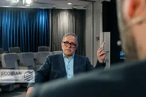 سیف: بازار ارز با دستور آرام نمی‌شود