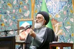 امام جمعه قم: ترامپ می‌داند ورود به جنگ با ایران آغاز مسیری است که پایان آن قابل مهار نیست