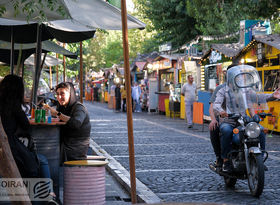 رسمی شدن فعالیت دستفروشان/بازگشت غرفه های خیابان 30 تیر تابستان 