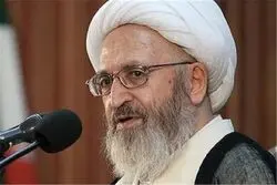 آیت‌الله سبحانی: موتورسواری زنان ممنوع نیست، رعایت پوشش و اخلاق شرط است