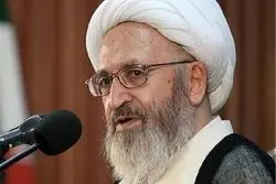 آیت‌الله سبحانی: موتورسواری زنان ممنوع نیست، رعایت پوشش و اخلاق شرط است