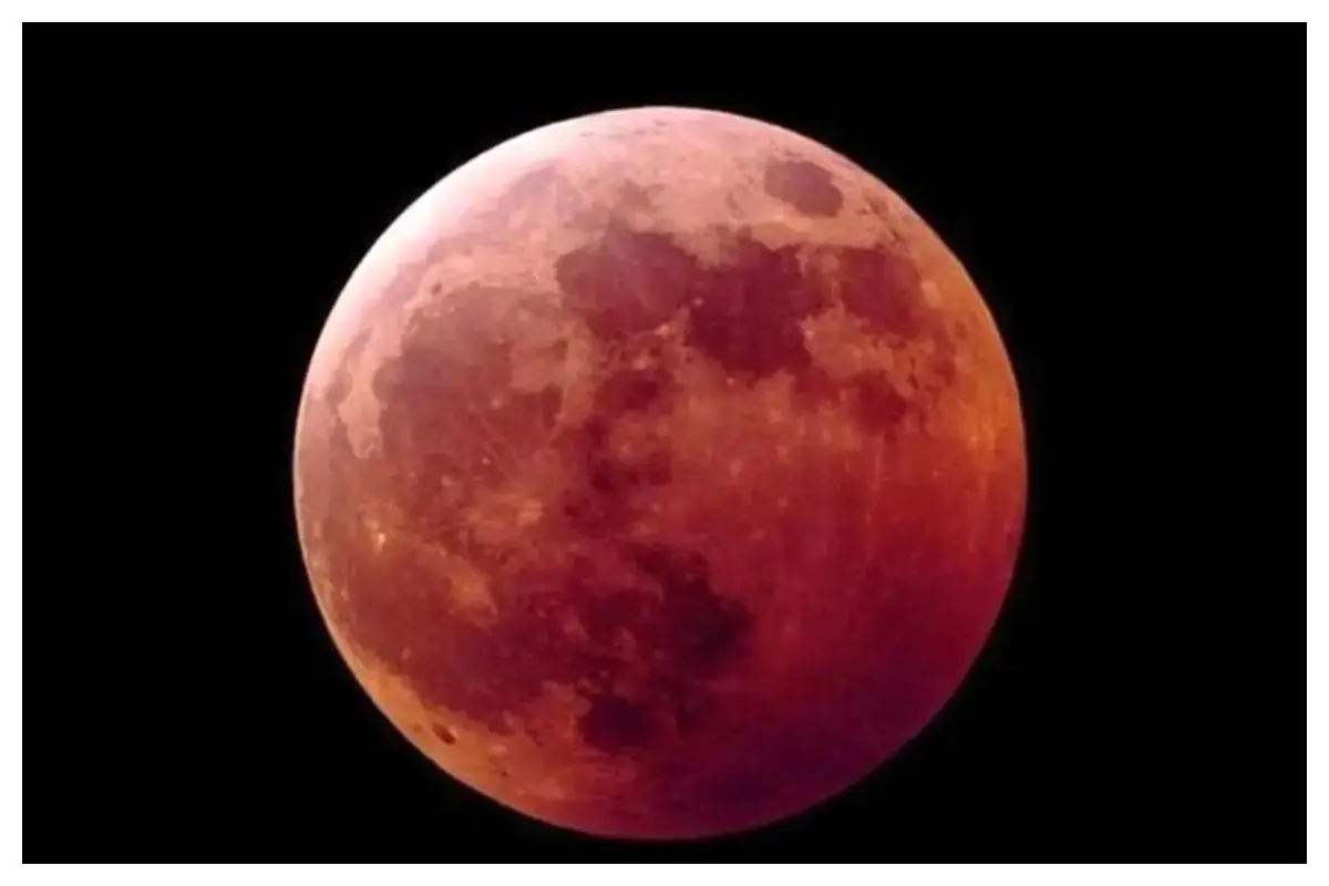 ماه‌ امشب رنگ خون می‌گیرد