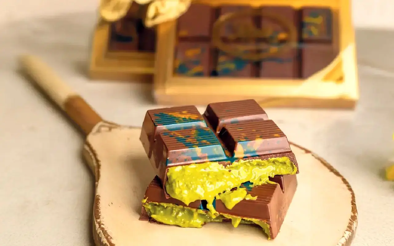 محبوبیت یک شکلات اماراتی در جهان، بحران عرضه پسته را رقم زد