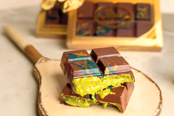 محبوبیت یک شکلات اماراتی در جهان، بحران عرضه پسته را رقم زد