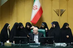 نمایندگان زن بر کرسی هیأت رئیسه مجلس تکیه می‌زنند؟