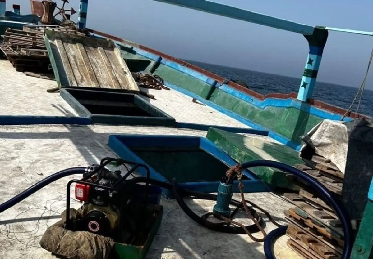 توقیف لنج‌های صیادی حامل بیش از ۱۰۰ هزار لیتر سوخت قاچاق