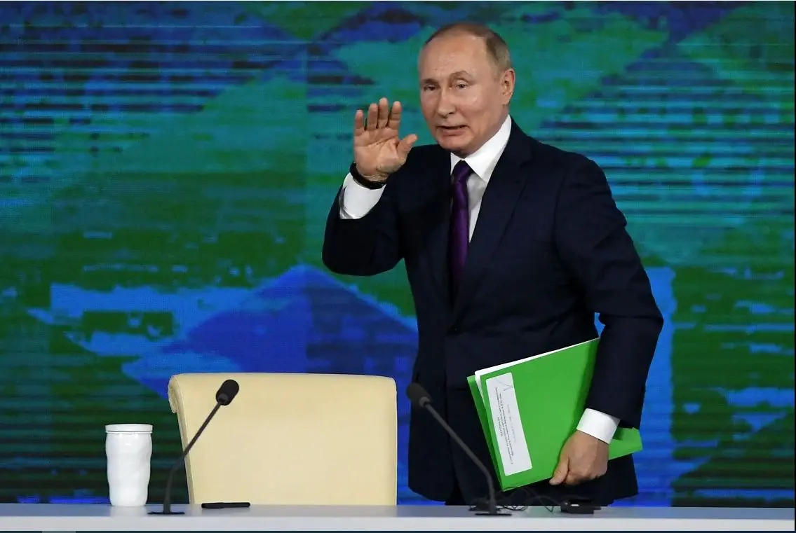 توقف نمایش قدرت پوتین؛ سنت‌شکنی و فرار از واقعیت در اوج انزوا