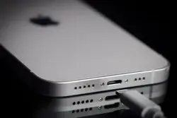 شارژرهای اپل عوض می‌شوند/شکست آیفون از تایپ C