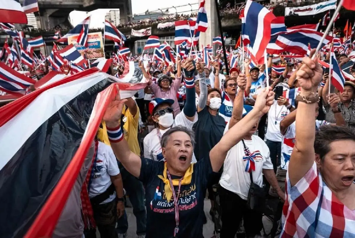تایلندی‌ها خواستار استعفای نخست وزیر شدند