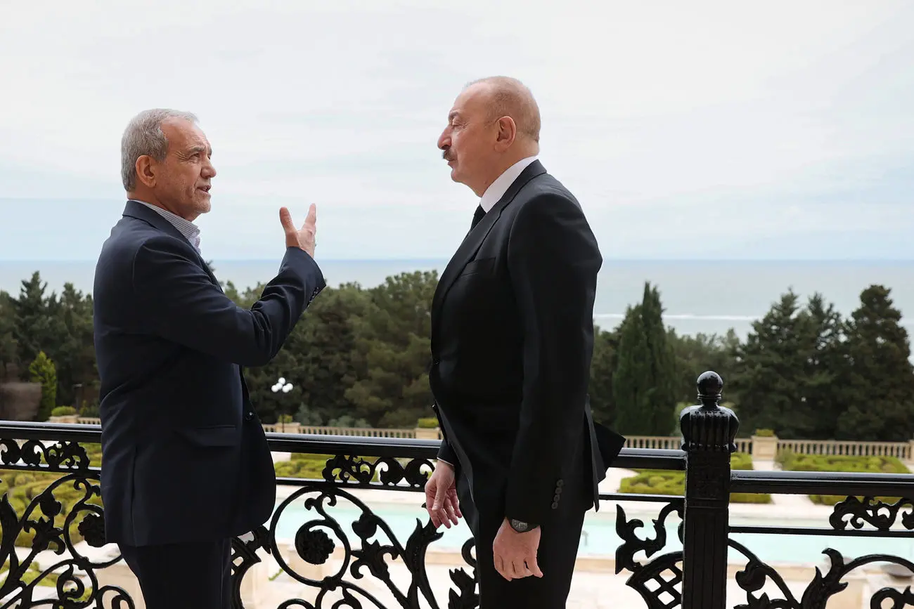 تاکید پزشکیان بر بررسی اخبار تعرض ریزپرنده‌های اسرائیل به ایران از آسمان آذربایجان