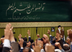 رهبر انقلاب در دیدار با معلمان: الگوهای جامعه معلمین به عنوان قهرمان معرفی شوند
