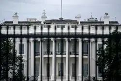 حادثه امنیتی در نزدیکی کاخ سفید /جراحت اعضای گارد ملی آمریکا 
