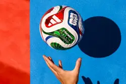 عکس| بالاخره توپ جام‌جهانی به تیم‌ملی رسید!