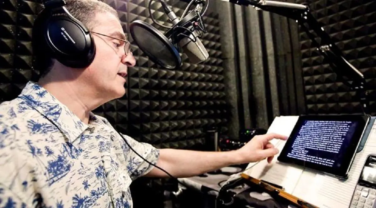 معرفی شغل گویندگی مجازی + درآمد و مزایا