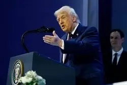 تصاویر خون‌مردگی دست‌های ترامپ باز هم خبرساز شد+ عکس
