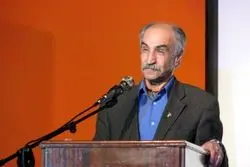 اسماعیل کهرم: صنایع و کشاورزی آب بر زاینده رود را خشک کرد/ با سد سازی دنبال رکورد بودیم