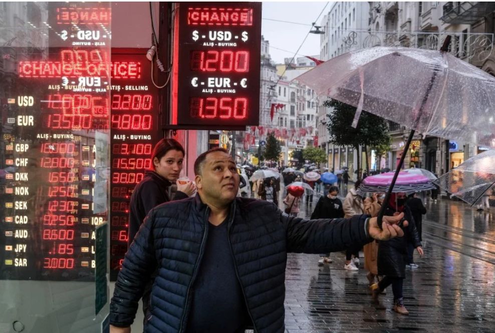 علامت استانبول به اسلامبول؛ اثر سقوط لیر بر دلار در ایران