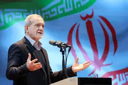 پزشکیان: مشکلات کشور با امضا حل نمی‌شود، باید دست به کار شویم