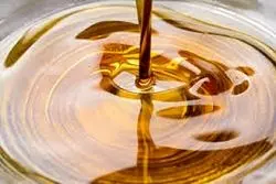 رسوب 100 هزار تن روغن در بنادر و گمرکات؛‌واردکنندگان منتظر ابلاغیه گمرک