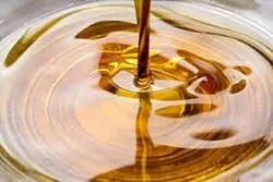 رسوب 100 هزار تن روغن در بنادر و گمرکات؛‌واردکنندگان منتظر ابلاغیه گمرک