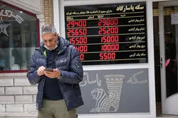 شکست یک مرز مهم در بازار سکه/ طلا و دلار کاهشی شدند