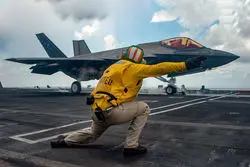 جابجایی کشتی‌ها و هواپیماهای نظامی آمریکایی در منطقه برای جلوگیری از آسیب احتمالی