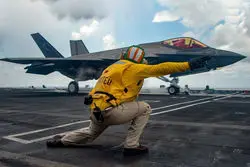 جابجایی کشتی‌ها و هواپیماهای نظامی آمریکایی در منطقه برای جلوگیری از آسیب احتمالی