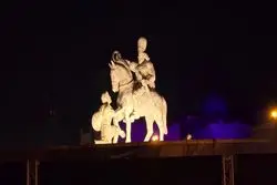 ببینید/ ماجرای خبر تخریب مجسمه شاپور اول ساسانی در میدان انقلاب چه بود؟