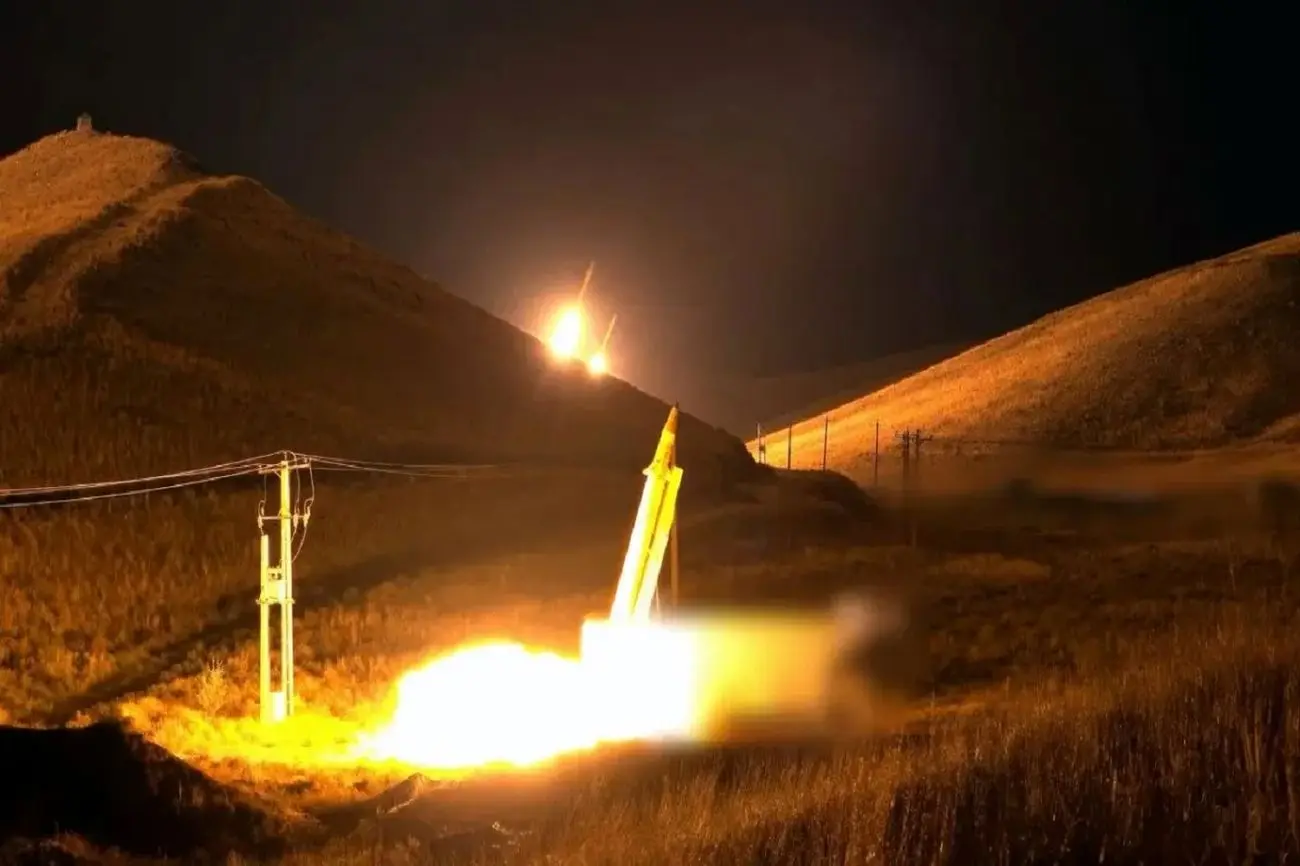 رونمایی از جدیدترین موشک تهران/ ادعای پاریس: در تیررس موشک‌های ایرانی قرار داریم