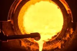 حرکت زیگزاکی فلزات صنعتی میان داده‌های شرق و غرب