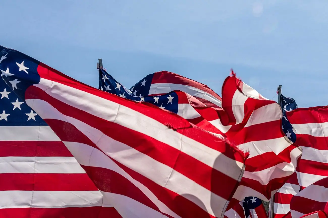 یک سال زندان برای آتش‌زدن پرچم آمریکا به دستور ترامپ