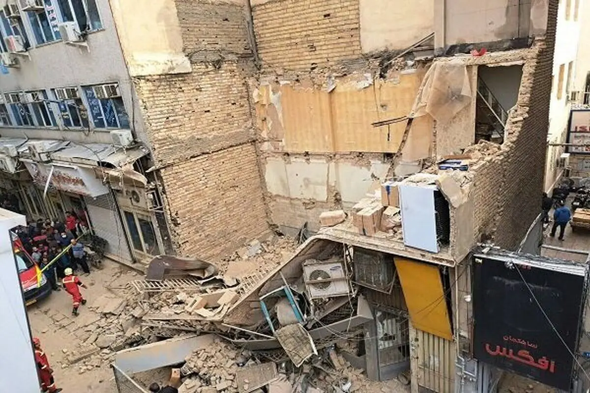 ریزش تالار متروکه در شهرک ولیعصر؛ هیچ مصدومی نداشت