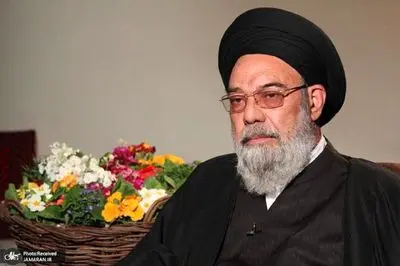 امام جمعه اصفهان: آمریکایی‌ها گفته‌اند «با ریختن دامن‌های کوتاه بر سر زنان، ایران را تسخیر می‌کنیم»