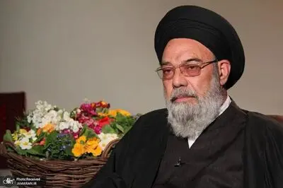 امام جمعه اصفهان: آمریکایی‌ها گفته‌اند «با ریختن دامن‌های کوتاه بر سر زنان، ایران را تسخیر می‌کنیم»