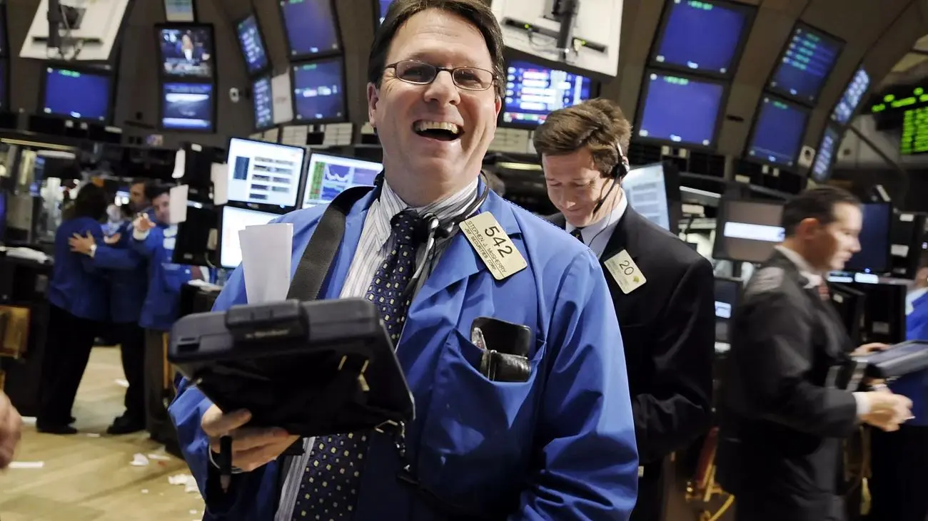 استقبال بازارها از مذاکرات صلح؛ سهام جهانی در اوج ماند، نفت ارزان شد