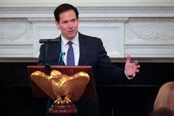 ادعای وزیر خارجه آمریکا: اگر دمشق سقوط کند، سوریه زمین بازی ایران و حزب الله می‌شود