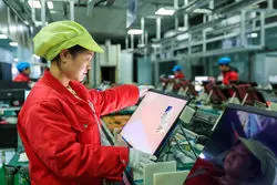 کاهش فعالیت کارخانه‌های چین برای سومین ماه متوالی