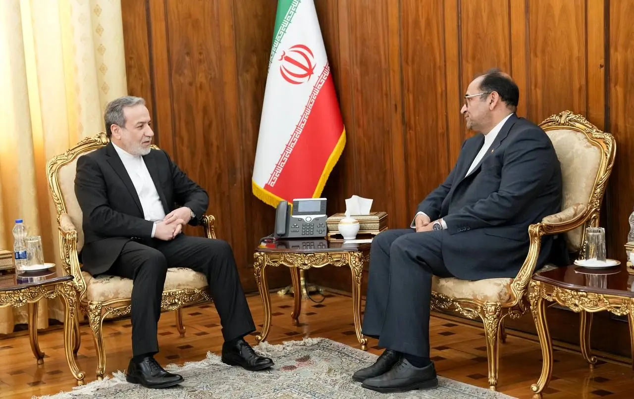 دیدار وزیر امور خارجه با سفیر جدید ایران در بنگلادش