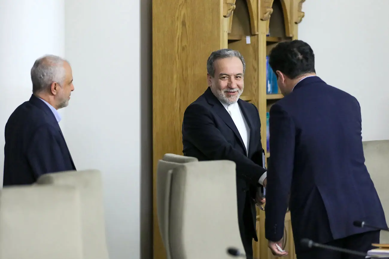 توضیح یک منبع ایرانی درباره زمان‌‌بندی سفر عراقچی و ترامپ به منطقه