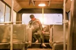 اتوبوس خوابی را انکار نکنید؛ باید جلوی شتاب فلاکت را گرفت

