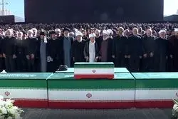 ببینید| ویدیویی از اقامه نماز بر پیکر مطهر رهبر شهید و خانواده ایشان