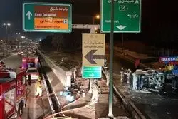  کامیونت حامل ۱۵۰۰ لیتر بنزین در بزرگراه یاسینی تهران واژگون شد+ عکس
